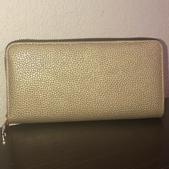 Vegan Bucket Tote & Vegan Wallet - Picture 6 of 7